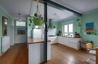Wohnung kaufen in 89077 Weststadt, Modernisierter Altbau mit Charme und Komfort