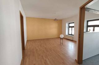 Wohnung mieten in Obermarkt 23, 04720 Döbeln, Lebendiger Wohnraum: 2,5-Zimmer-Wohnung in Döbeln