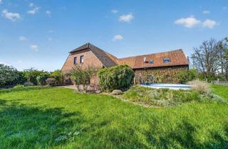 Bauernhaus kaufen in 30826 Garbsen, Neuer Preis!!!Großes Bauernhaus mit Gewerbe (ca. 500 QM)viel Platz zur Entfaltung /Garbsen/Meyenfeld