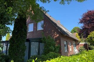 Haus kaufen in 26340 Zetel, Zweifamilienhaus mit Garten und Garage in Zetel zu verkaufen.