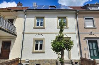 Haus kaufen in 97437 Haßfurt, Haßfurt - Feines Wohnen im stadtnahen Grün - sehr gemütliches RMH mit Carport und schönem Garten in ruhiger Wohnlage!