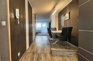 Wohnung kaufen in 72622 Nürtingen, Nürtingen - Renovierte 3,5-Zimmer-Wohnung mit Balkon, Aufzug & Tiefgarage in Nürtingen