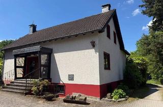 Einfamilienhaus kaufen in 51429 Bergisch Gladbach, Bergisch Gladbach - Wohnen im Grünen und trotzdem zentral! Modernisiert, Kamin, Sauna u.v.m