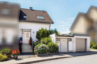 Doppelhaushälfte kaufen in 51469 Bergisch Gladbach, Bergisch Gladbach - Attraktive Doppelhaushälfte mit Garage in Bergisch Gladbach Hand