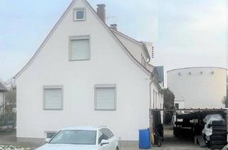 Haus kaufen in 86720 Nördlingen, Nördlingen - Geräumiges Zwei- Dreifamilienhaus auf großzügigem Grundstück in gefragter Lage von Nördlingen