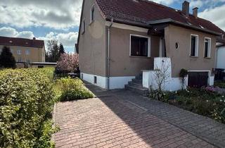 Doppelhaushälfte kaufen in 04639 Gößnitz, Gößnitz - Eigenes Haus statt Miete! DHH 95qm mit Garten, Garage, EBK, Kamin