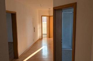 Wohnung kaufen in 09119 Chemnitz, Chemnitz - Bezugsfreie 3-Raum DG-Wohnung mit Einbauküche