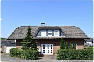 Haus kaufen in 59964 Medebach, Medebach - Neuer Preis! Schönes Zweifamilienhaus mit Doppelgarage in bevorzugter Lage!