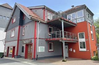 Wohnung kaufen in Erzstraße 2b, 38678 Clausthal-Zellerfeld, Kernsaniert & barrierearm: zentrale ETW mit 92 m², Balkon & Aufzug