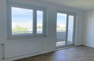 Wohnung mieten in Tangermünder Straße, 06124 Westliche Neustadt, Sonniger Wohntraum mit Weitblick vom Balkon und Aufzug