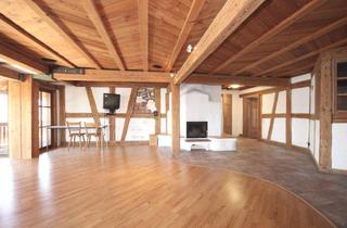 Wohnung mieten in 72149 Neustetten, Holz, Wärme, Wohlgefühl – Aussergewöhnliche 4-Zimmer-Wohnung mit Kachelofen und zwei Balkonen
