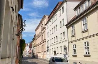 Wohnung mieten in Langenstraße 69, 18439 Altstadt, Schöne 2-Zimmer-Wohnung in der Altstadt mit Balkon