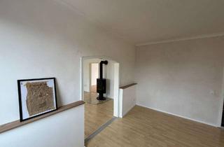 Wohnung mieten in Asberger Straße 63, 47198 Hochheide, Erstbezug nach Sanierung – Großzügige 4-Zimmer-Altbauwohnung mit Kamin und Wärmepumpe