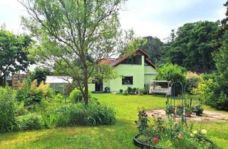 Haus kaufen in 01454 Radeberg, Idyllisches Häuschen mit großem Baugrundstück als interessante Kapitalanlage!