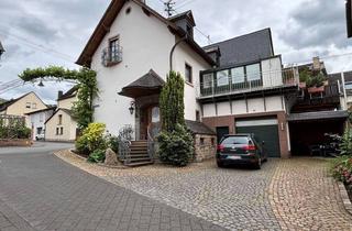Haus kaufen in 54492 Zeltingen-Rachtig, Charmantes Wohnhaus mit Garagen im Ortskern