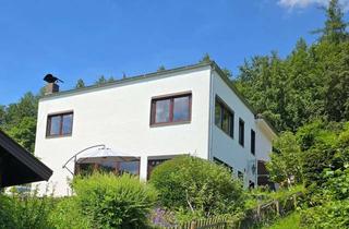 Haus kaufen in 32816 Schieder-Schwalenberg, Großzügiges Zweifamilienhaus in charmanter Lage zwischen Feld und Waldrand in Schieder-Glashütte