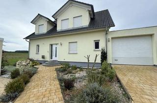 Immobilie mieten in Im Förstergarten 31, 91336 Heroldsbach, Modernes Einfamilienhaus mit Galerie, Kamin und dreiGaragen in ruhiger Randlage