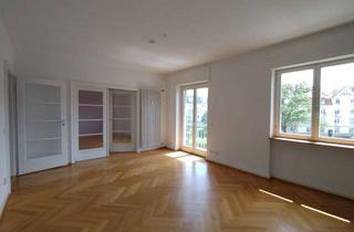 Wohnung kaufen in 76185 Mühlburg, Altbauwohnung mit zwei Balkonen und Garage, Nähe Städtischem Klinikum