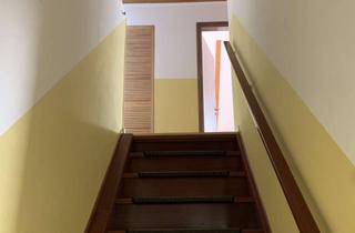 Wohnung mieten in Stockheimerweg, 61250 Usingen, Helle 2-Zimmer Dachgeschosswohnung im OG eines Zweifamilienhauses in ruhiger Lage / Ortsrand
