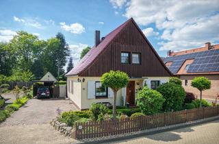 Haus kaufen in Schulweg, 29303 Lohheide, EFH mit englischer Gartenoase - Charme, Terrasse, Kamin & Sommerhaus**
