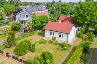 Haus kaufen in 15366 Hoppegarten, Bahnhofsnah! Sanierungsfähiger Bungalow mit Keller, Einbauküche, Garage und großem Garten in Hönow