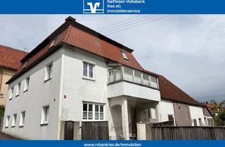 Haus kaufen in 86757 Wallerstein, Charaktervolles Ensembleschutz-Anwesen mit Nebengebäuden und Garten