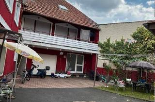 Mehrfamilienhaus kaufen in 97464 Niederwerrn, Niederwerrn - Mehrfamilienhaus mit Entwicklungspotenzial