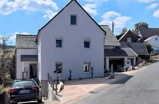 Mehrfamilienhaus kaufen in 57319 Bad Berleburg, Bad Berleburg - Mehrfamilienhaus mit 4 Wohneinheiten und 2 Garagen