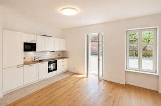 Wohnung kaufen in Großbeerenstraße 89, 14482 Babelsberg Süd, Provisionsfrei | Vermietete Altbauwohnung im Gartenhaus | Sanierter Altbau