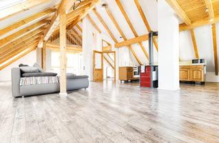 Wohnung kaufen in 84079 Bruckberg, Charmante Dachgeschosswohnung mit besonderem Wohngefühl und Gartenanteil in Bruckberg