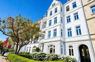 Wohnung kaufen in 24105 Blücherplatz, Lichtdurchflutete Altbauwohnung mit besonderem Wohnambiente