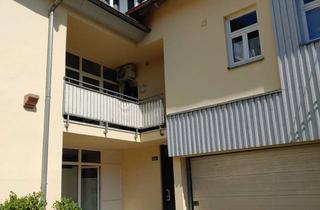 Wohnung mieten in 60437 Nieder-Eschbach, Attraktive modernisierte 3 Zimmer Maisonette in wunderschöner Hofreite mit Terrasse