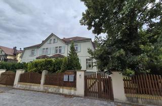 Wohnung mieten in Dr. Rudolf-Friedrichs-Straße 10, 04808 Wurzen, IMPOSANTE ZWEIFAMILIENVILLA! GEPFLEGTE 3,5 RAUM-ETAGENWOHNUNG MIT VERANDA UND VIEL ALTBAUFLAIR!