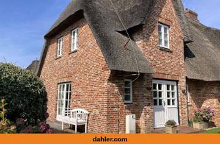 Haus kaufen in 25999 Kampen, Lichtdurchflutetes Reetdach-Domizil im Dorfkern