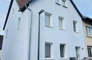 Haus kaufen in 78054 Villingen-Schwenningen, Haus mit 3 Wohnungen (ca. 117m² Wohnfläche) in zentraler Lage von VS-Schwenningen