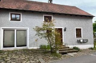Haus kaufen in 93128 Regenstauf, Solide Anlage! Zweifamilienhaus in attraktiver Lage im Zentrum von Regenstauf