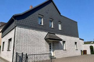 Haus kaufen in Lindhorststr. 220, 46242 Fuhlenbrock, Freihstehendes Dreifamlienhaus mit großem Garten in begehrter Lage von Bottrop-Fuhlenbrock
