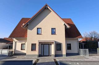 Haus mieten in Ebereschenweg, 36433 Bad Salzungen, moderne Doppelhaushälfte inkl. Hof, Carport u. Garten in ruhiger Lage (Honigbach)