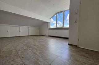Wohnung kaufen in 63579 Freigericht, Bezugsfreie Dachgeschosswohnung | 82 m² | Loggia | Aussichtslage in Somborn