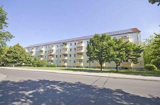 Wohnung mieten in Paul-Suhr-Str. 69, 06130 Südstadt, Nachnutzer gesucht! Große 3-Raumwohnung mit Balkon...