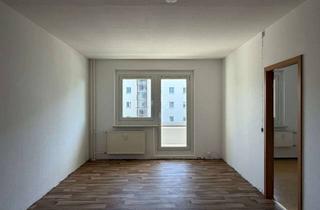 Wohnung mieten in Naumburger Ring 54, 12627 Hellersdorf, Tolle Familienwohnung mit Balkon, Wannenbad und Aufzug!