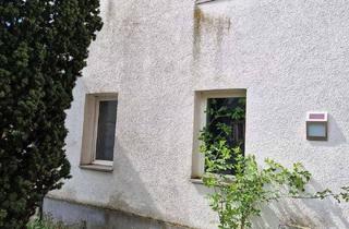 Haus kaufen in 63695 Glauburg, Glauburg - Handwerkerpotenzial -3Zi Haus mit Garten,Scheune und E-Ladestation