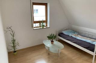 Wohnung mieten in 86167 Augsburg, Augsburg - Helles Zimmer im eigenen Stockwerk (2er WG)
