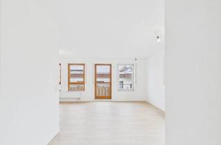 Wohnung kaufen in 71083 Herrenberg, Hochwertige Etagenwohnung in Herrenberg-Haslach: 4 Zimmer, Garage und Stellplatz inklusive!