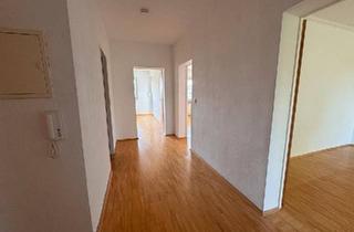 Wohnung kaufen in 65428 Rüsselsheim, Rüsselsheim am Main - 3 Zimmer Wohnung mit Balkon, Keller und Stellplatz