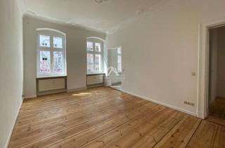 Wohnung kaufen in Samariterstraße 10, 10247 Friedrichshain, 2 ZIMMER | WOHNKÜCHE | BALKON | IN KLASSISCHEM ALTBAU IM SAMARITERKIEZ | PROVISIONSFREI |