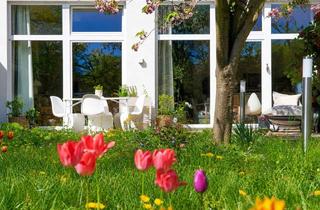 Wohnung kaufen in 22765 Ottensen, Stilvoll sanierter Altbau mit Südgarten in begehrter Elblage