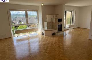 Wohnung kaufen in 65510 Idstein, Idstein - sehr gepflegte 4-Zimmerwohnung mit Fernblick, Kachelofen und 2 Stellplätzen mit Wallbox