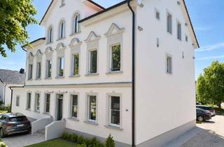 Wohnung kaufen in 15370 Petershagen, Historischer Charme trifft auf modernen Wohnkomfort - Bezugsfreie 2-Zimmer Wohnung