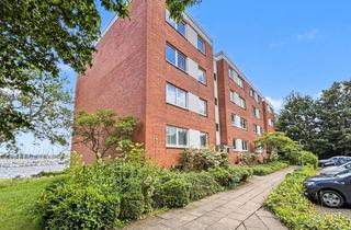 Wohnung kaufen in 24837 Schleswig, Traumhafter Schleiblick in erster Reihe – Modernisierte 2-Zimmer-Wohnung mit Südbalkon in Schleswig
